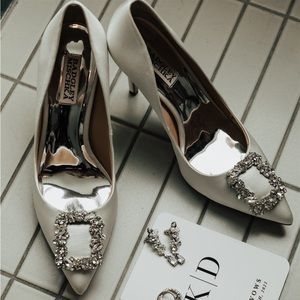 Cher Crystal Embellished Pump